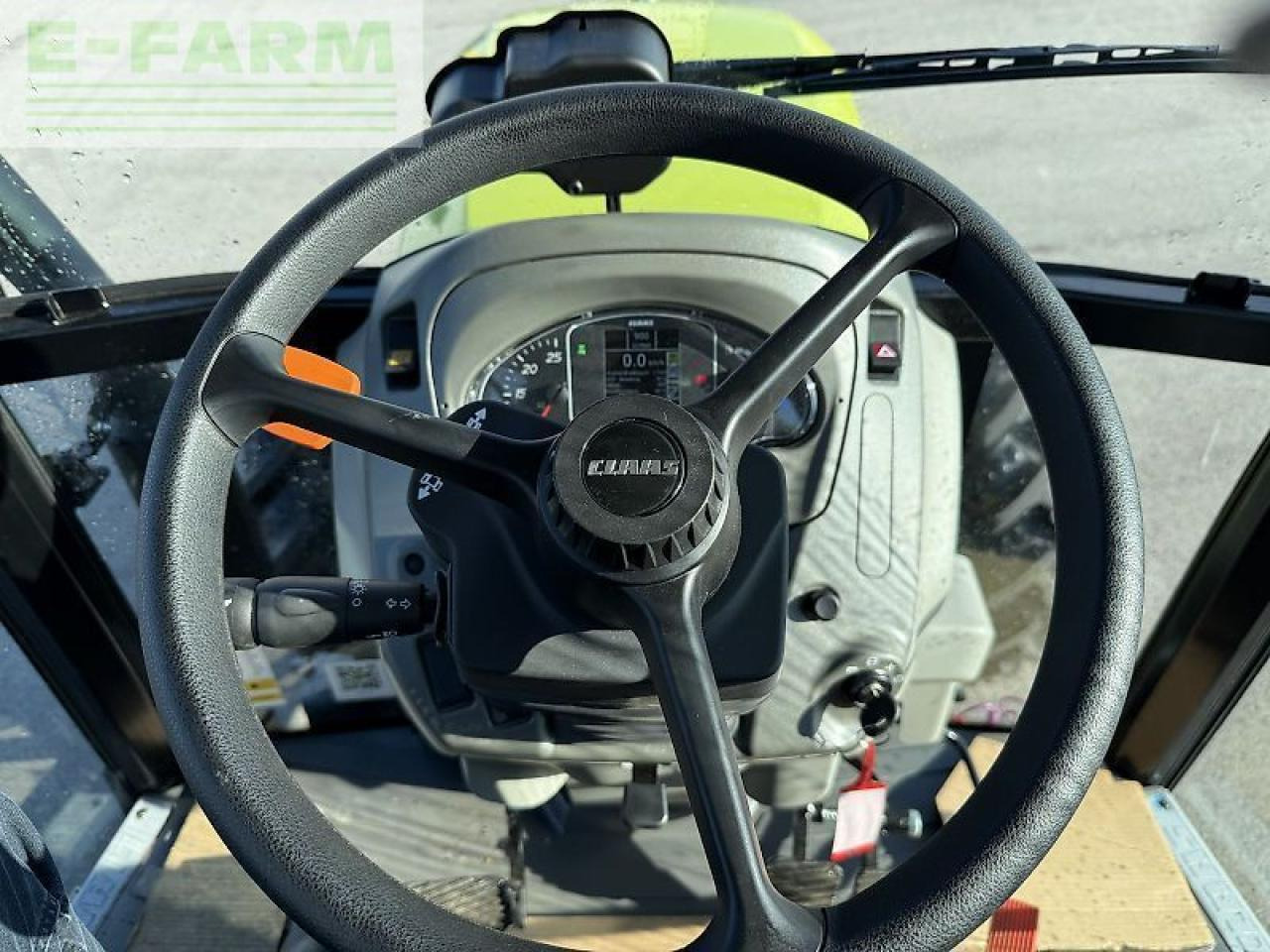 Tracteur agricole CLAAS elios 320