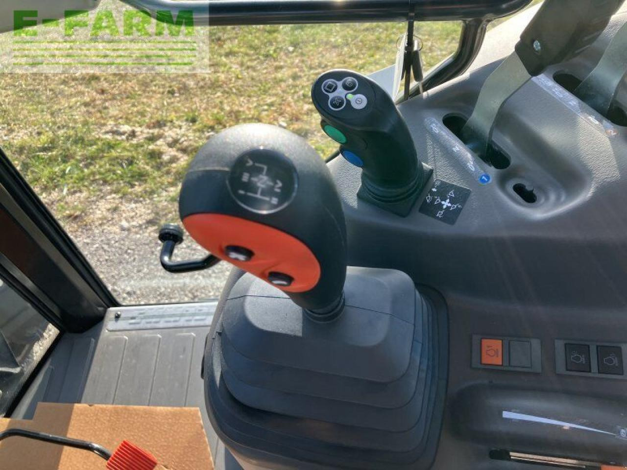 Tracteur agricole CLAAS elios 320