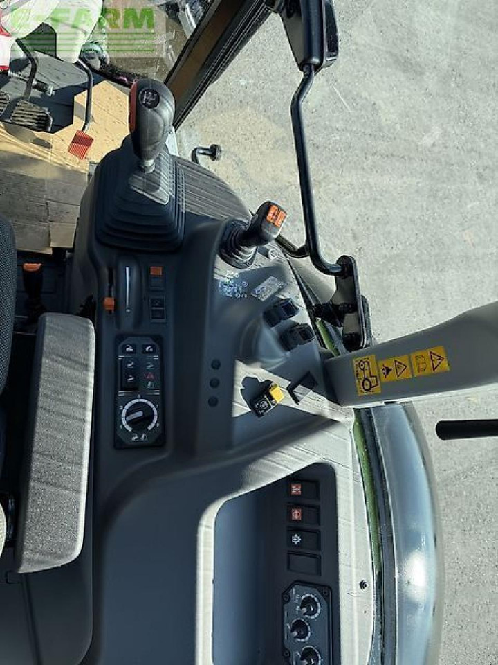 Tracteur agricole CLAAS elios 320