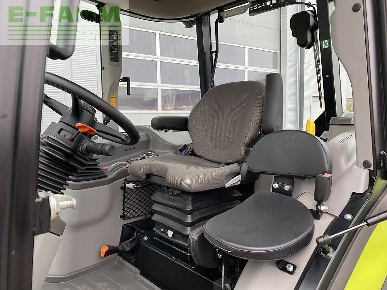 Tracteur agricole CLAAS elios 320