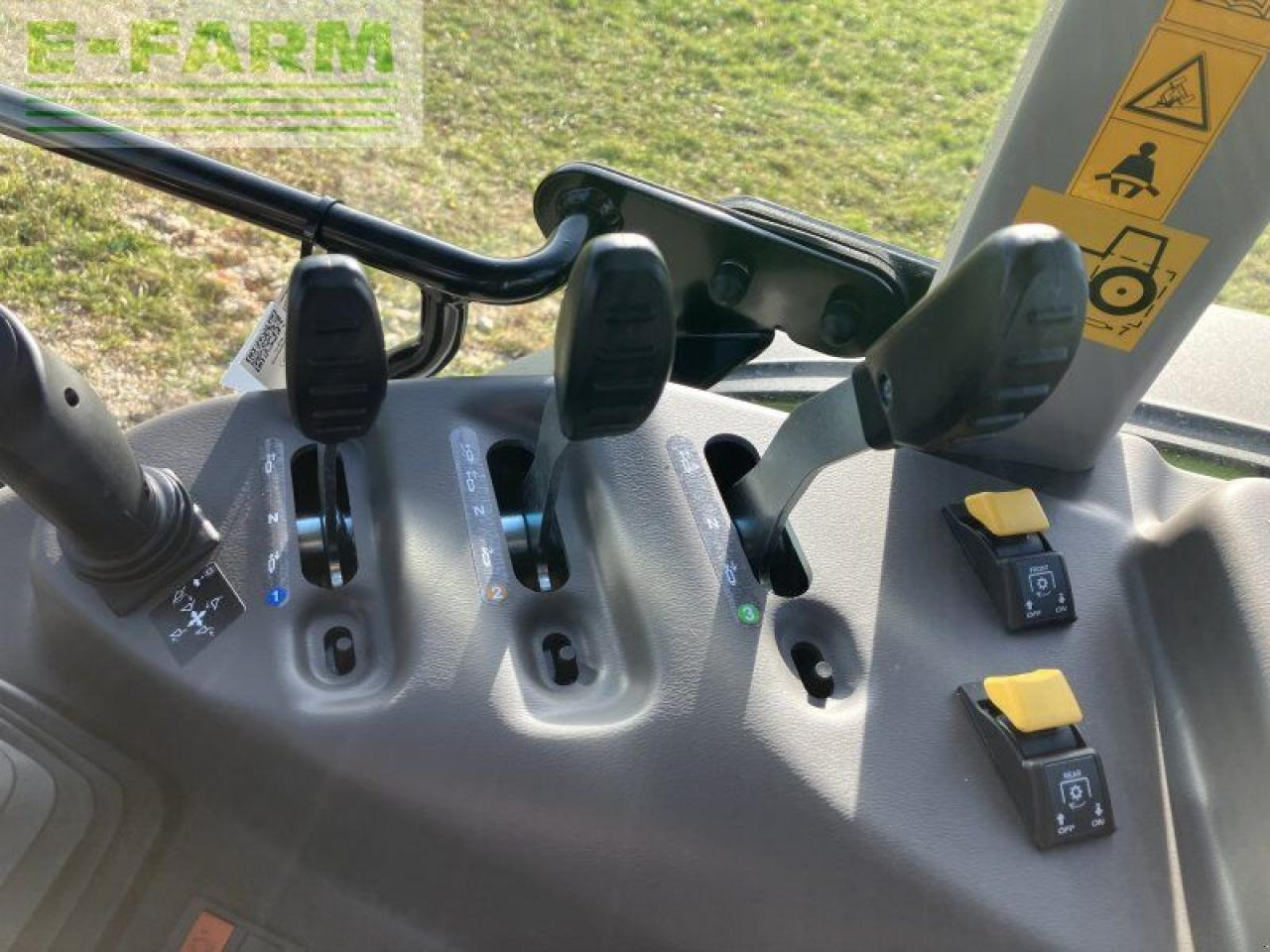 Tracteur agricole CLAAS elios 320