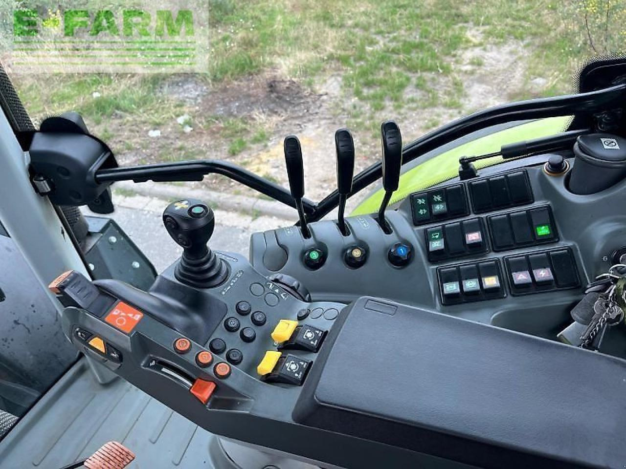 Tracteur agricole CLAAS gebr. arion 530