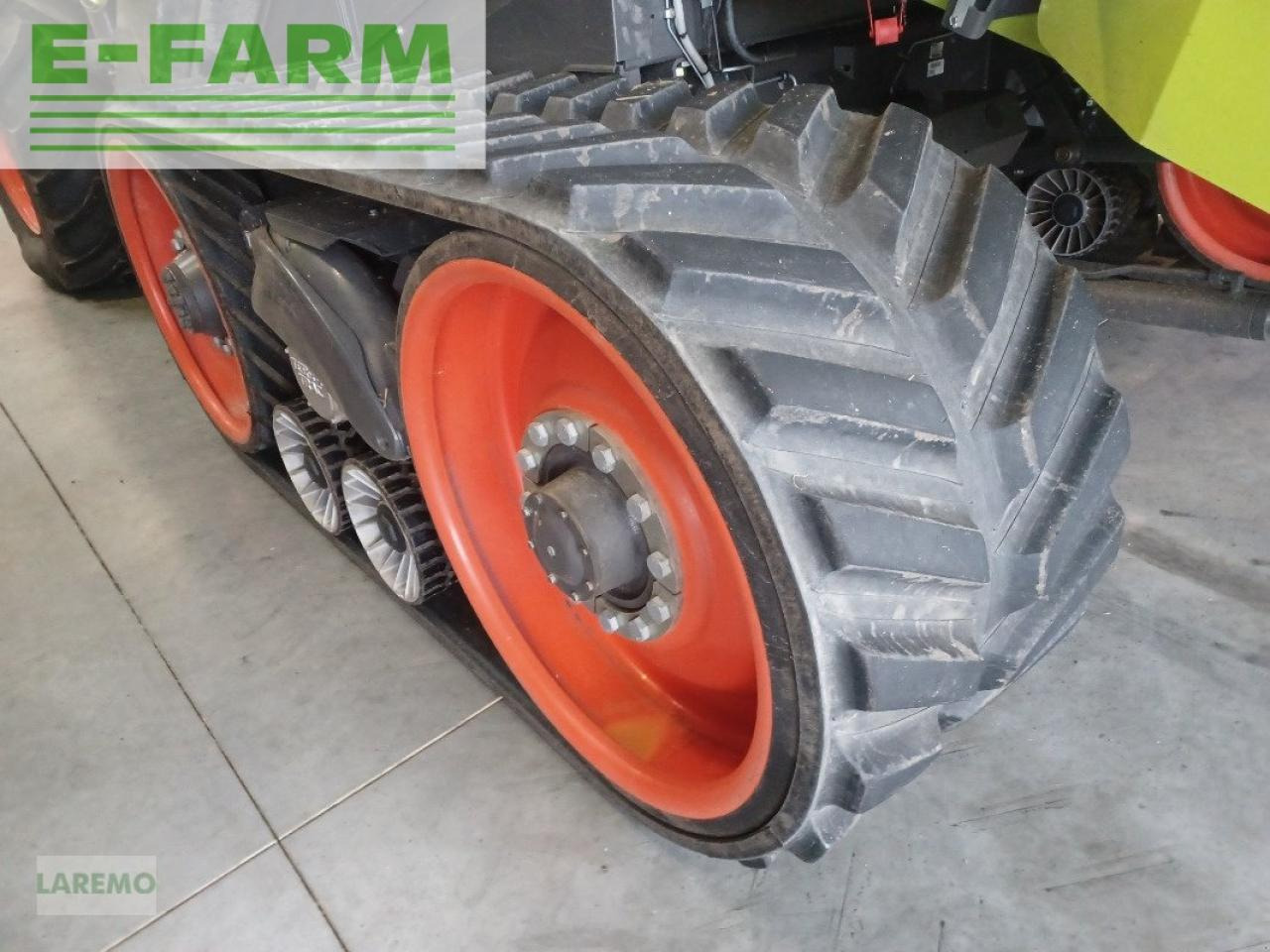 Tracteur agricole CLAAS lexion 770 tt + v 930