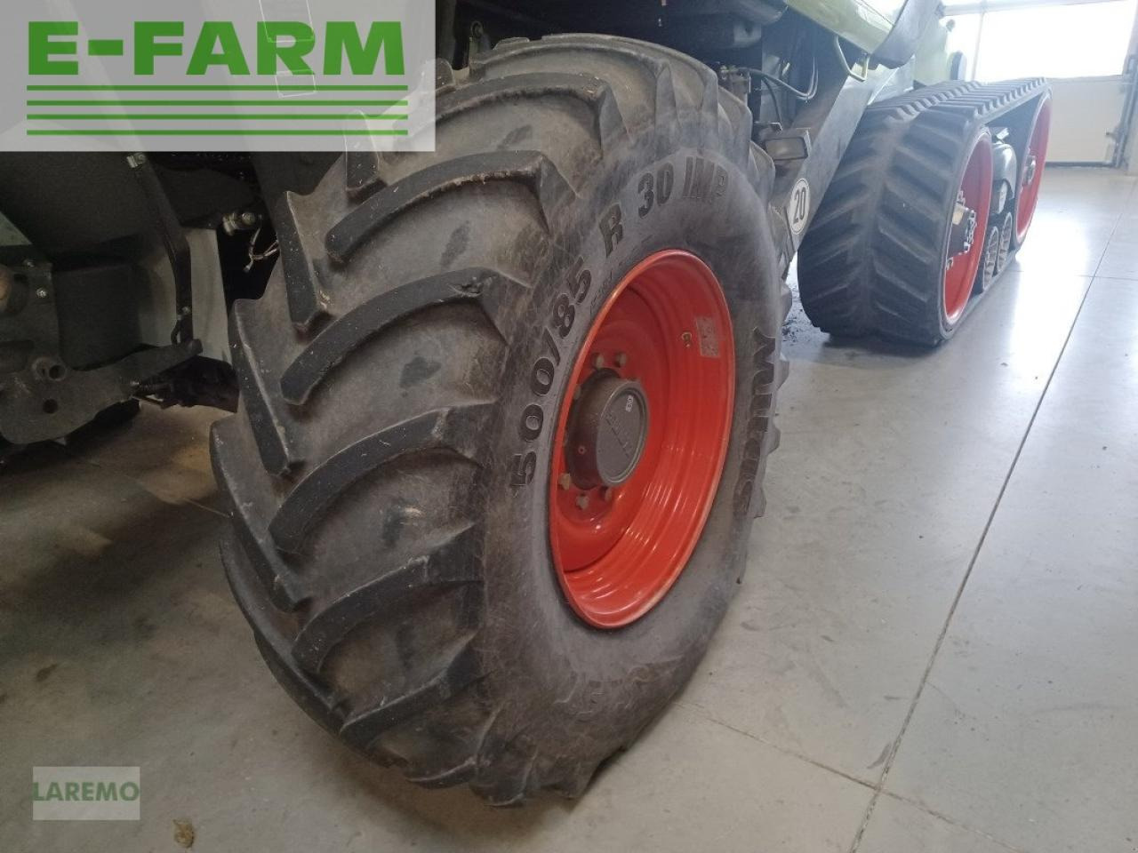 Tracteur agricole CLAAS lexion 770 tt + v 930