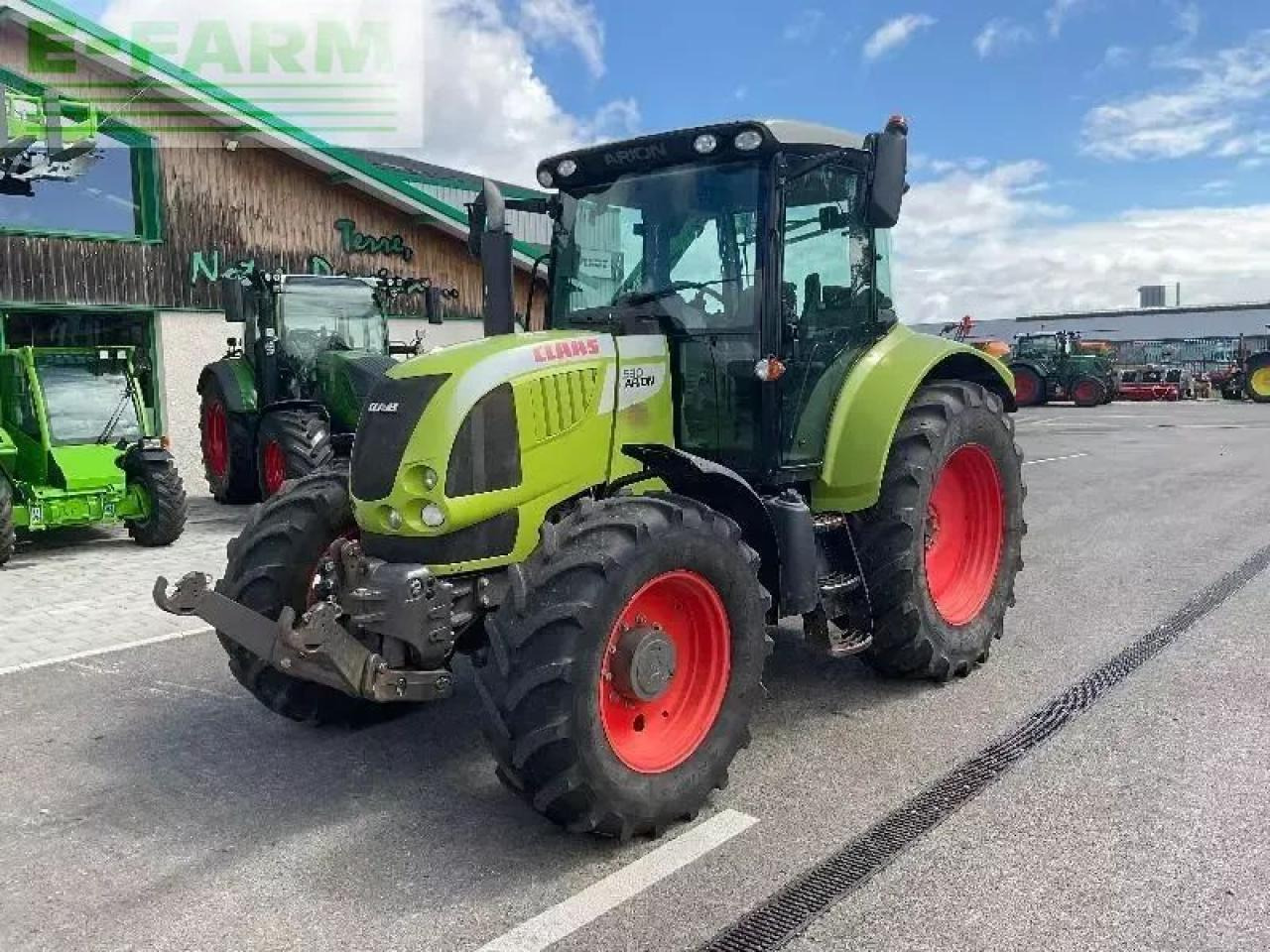 Tracteur agricole CLAAS marque claas