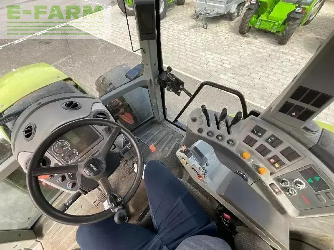 Tracteur agricole CLAAS marque claas