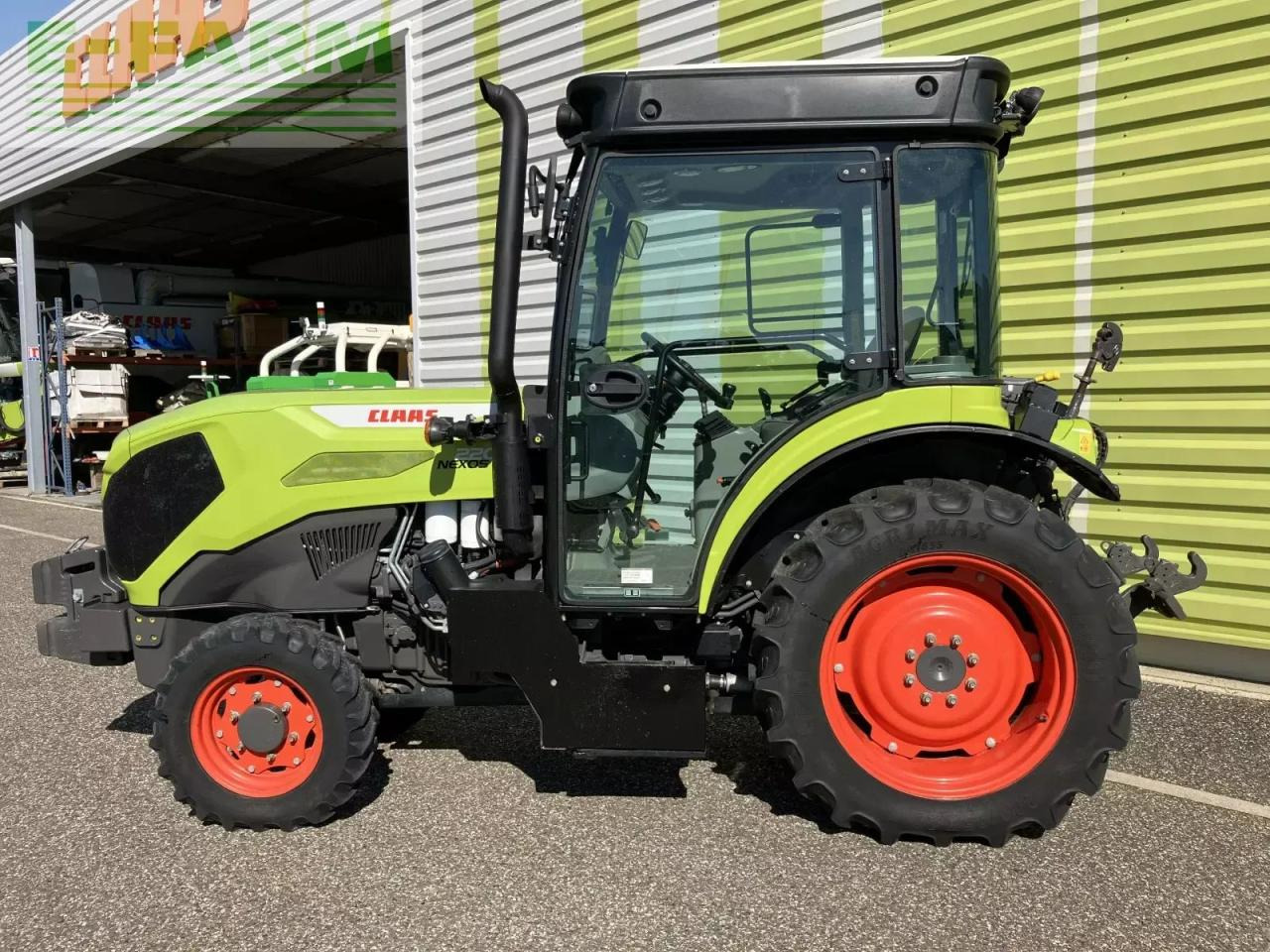 Tracteur agricole CLAAS nexos 220 s