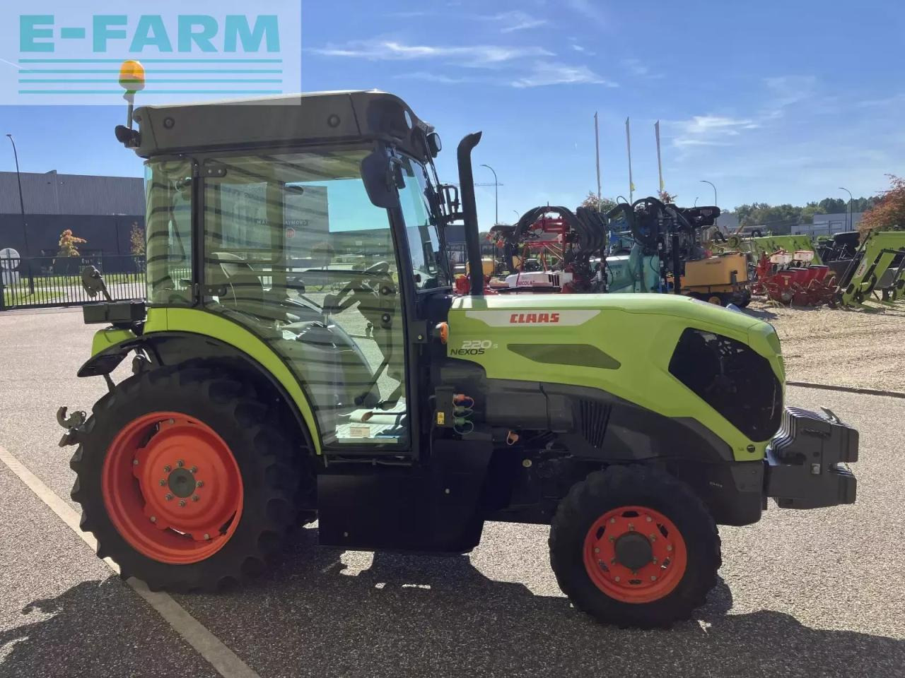 Tracteur agricole CLAAS nexos 220 s