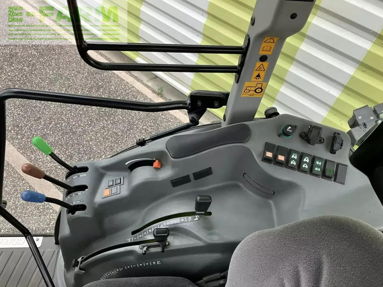 Tracteur agricole CLAAS nexos 220 vl VL