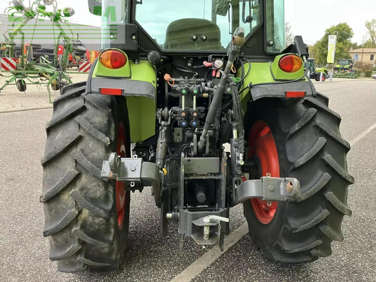Tracteur agricole CLAAS nexos 220 vl VL