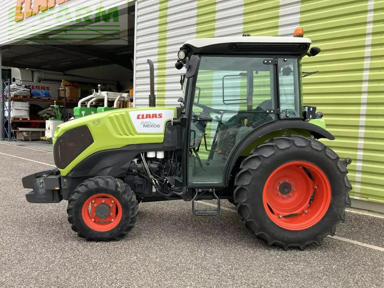 Tracteur agricole CLAAS nexos 220 vl VL