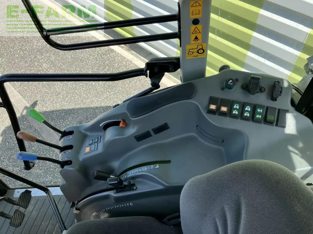 Tracteur agricole CLAAS nexos 220 vl VL