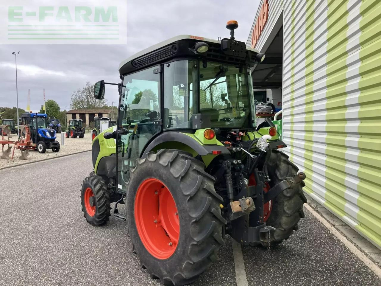 Tracteur agricole CLAAS nexos 220 vl cabine