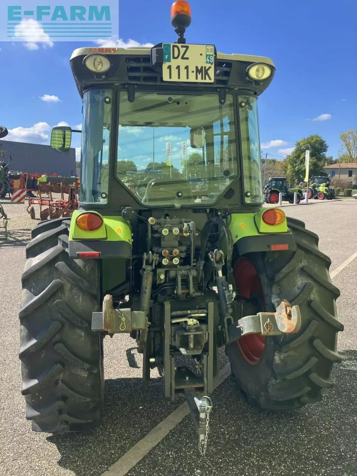 Tracteur agricole CLAAS nexos 230 f