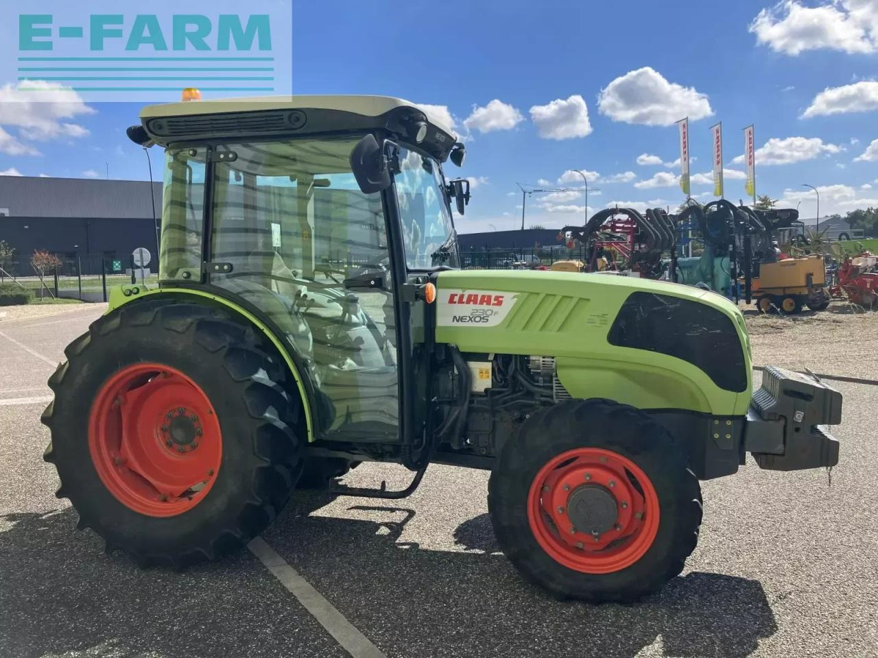 Tracteur agricole CLAAS nexos 230 f