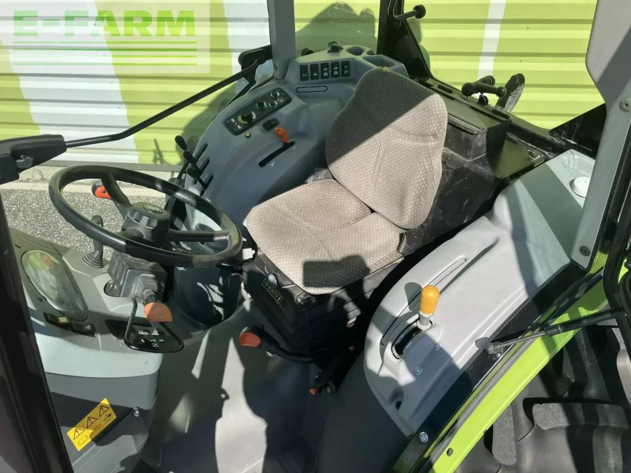 Tracteur agricole CLAAS nexos 230 f F