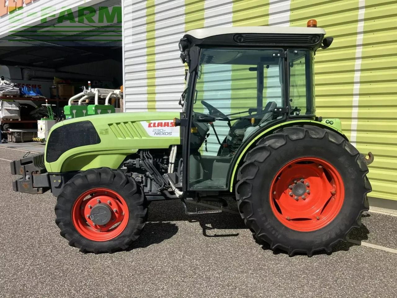 Tracteur agricole CLAAS nexos 230 f F