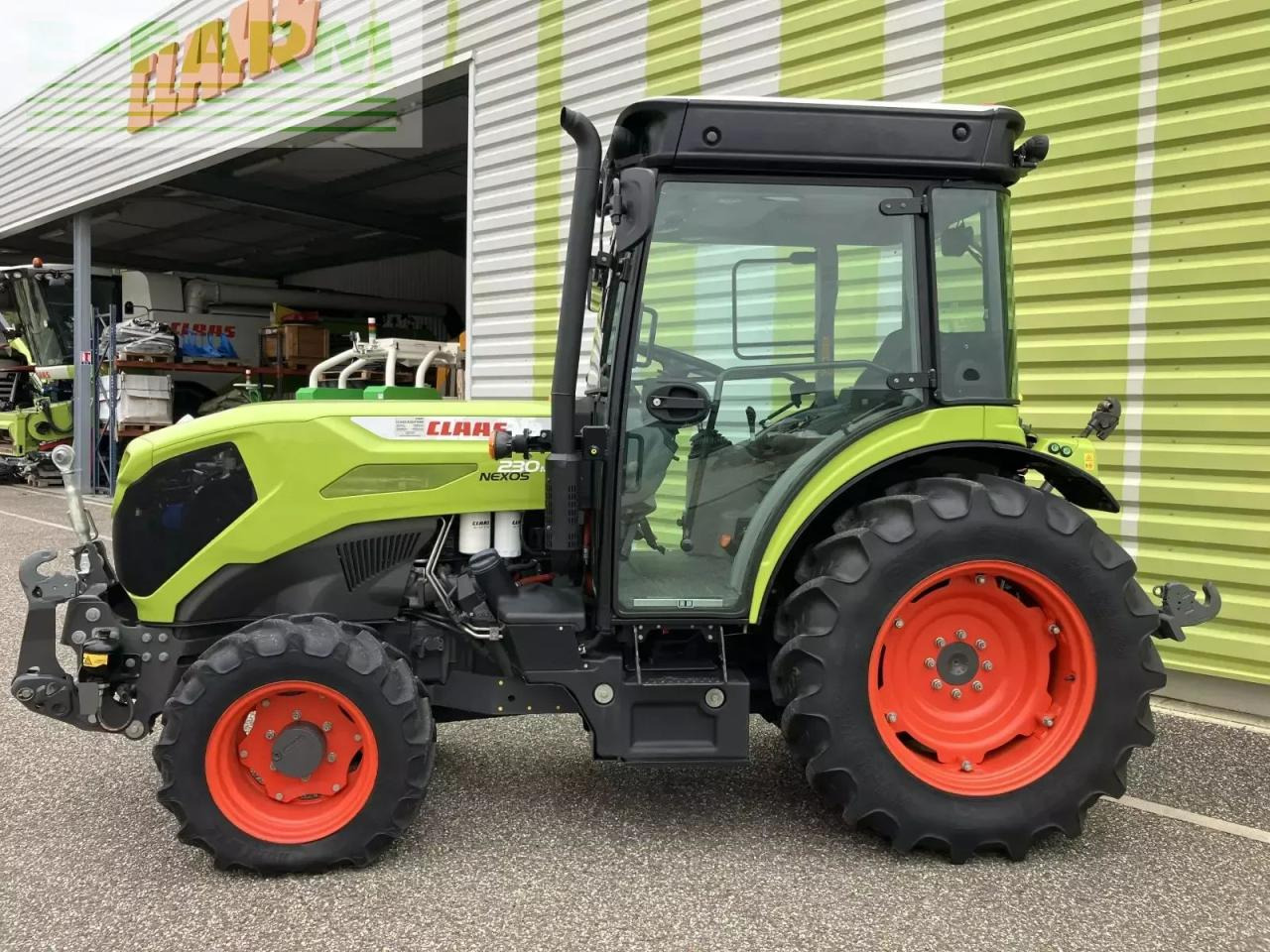 Tracteur agricole CLAAS nexos 230 m