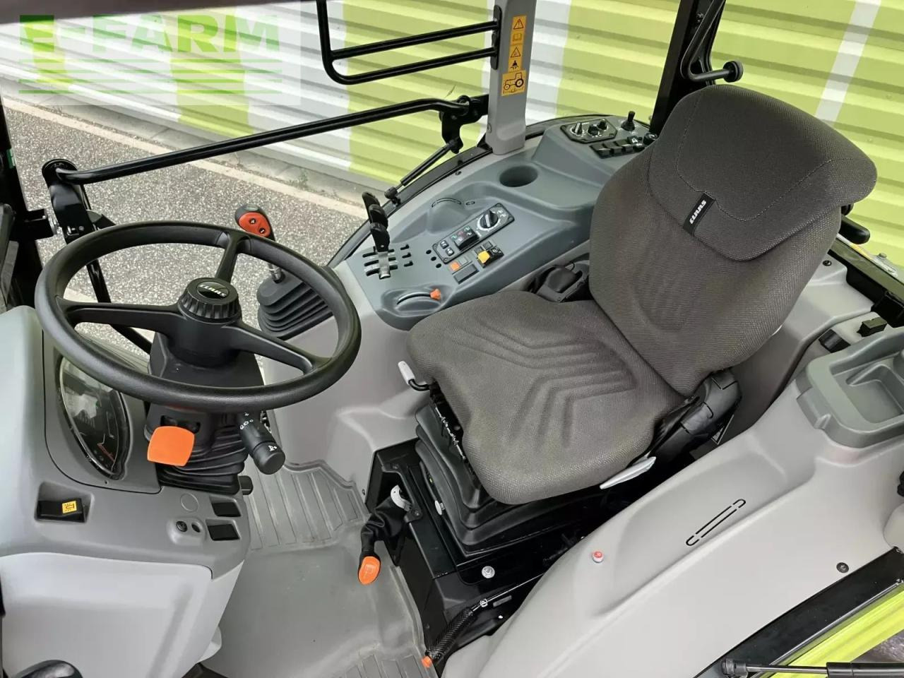 Tracteur agricole CLAAS nexos 230 m