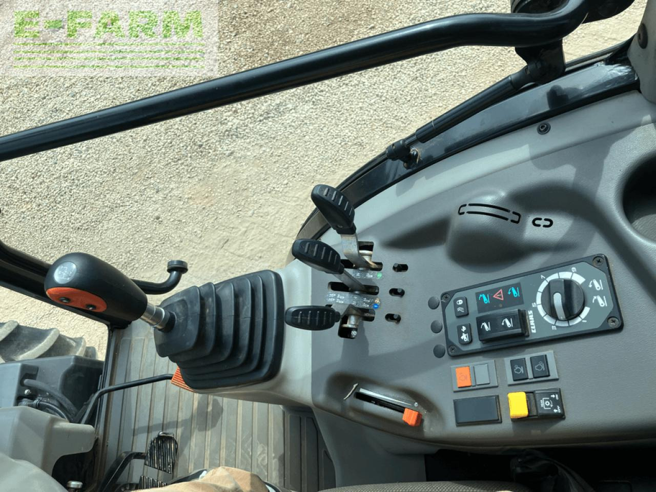 Tracteur agricole CLAAS nexos 230 m