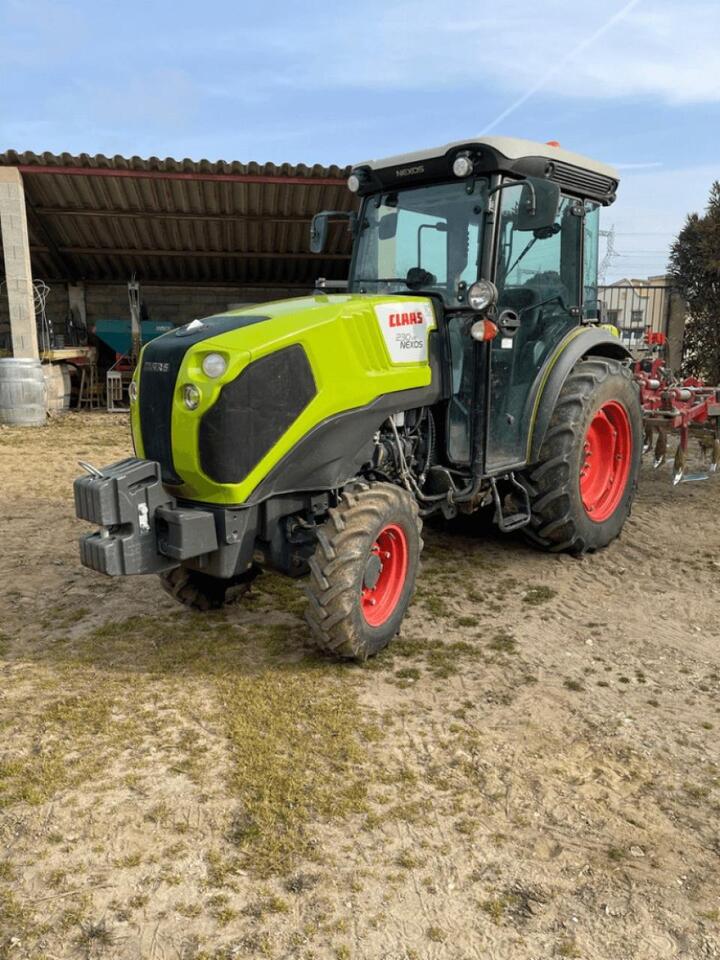 Tracteur agricole CLAAS nexos 230 ve