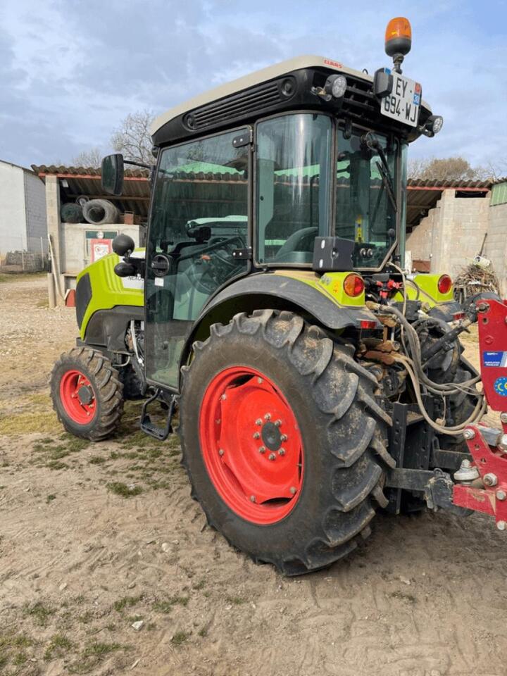 Tracteur agricole CLAAS nexos 230 ve