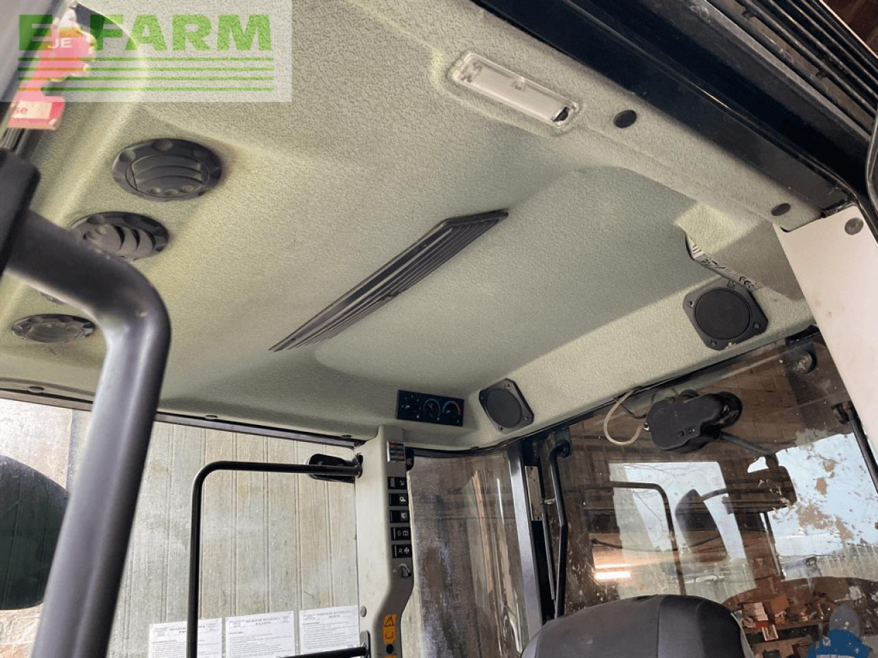 Tracteur agricole CLAAS nexos 230 vl