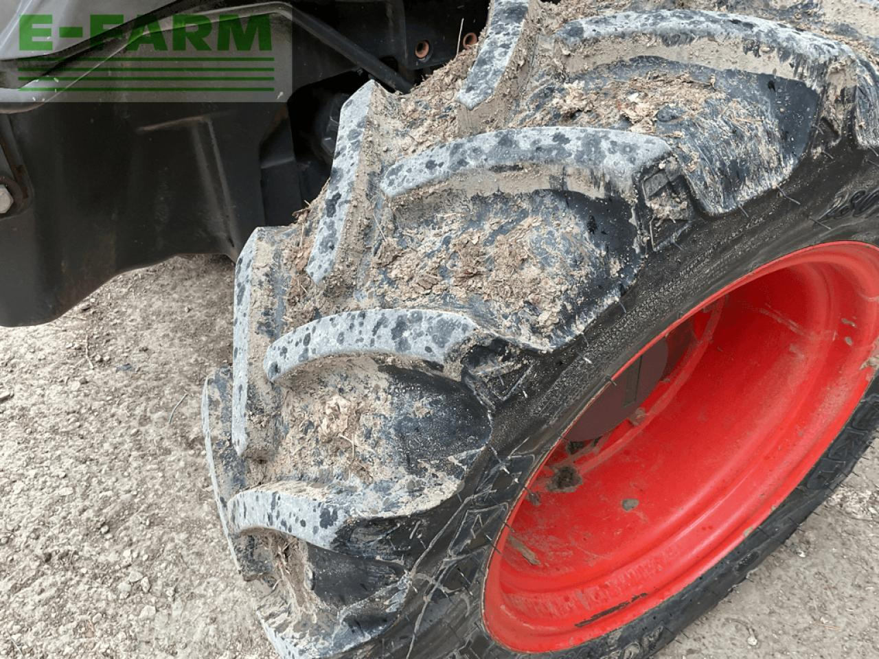 Tracteur agricole CLAAS nexos 230 vl