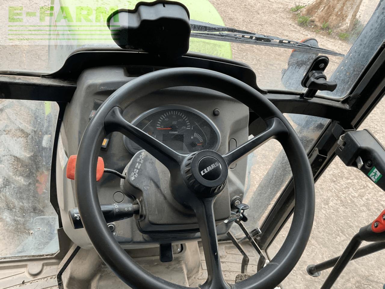 Tracteur agricole CLAAS nexos 230 vl