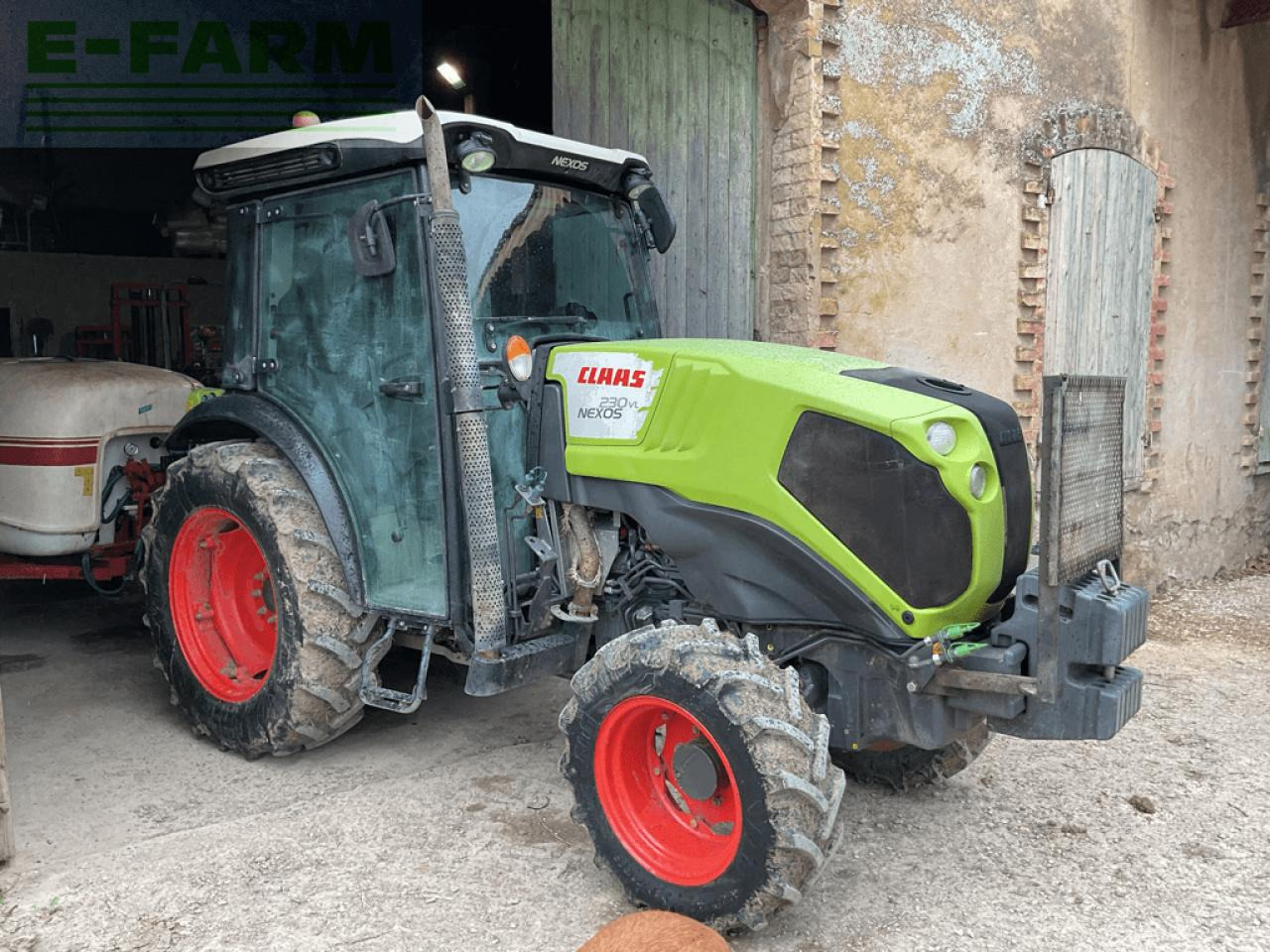 Tracteur agricole CLAAS nexos 230 vl