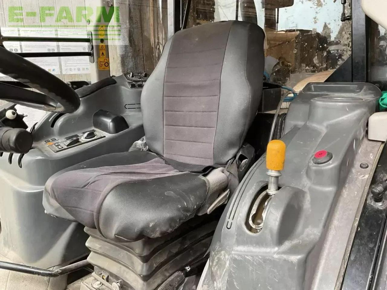 Tracteur agricole CLAAS nexos 230 vl ls 30+