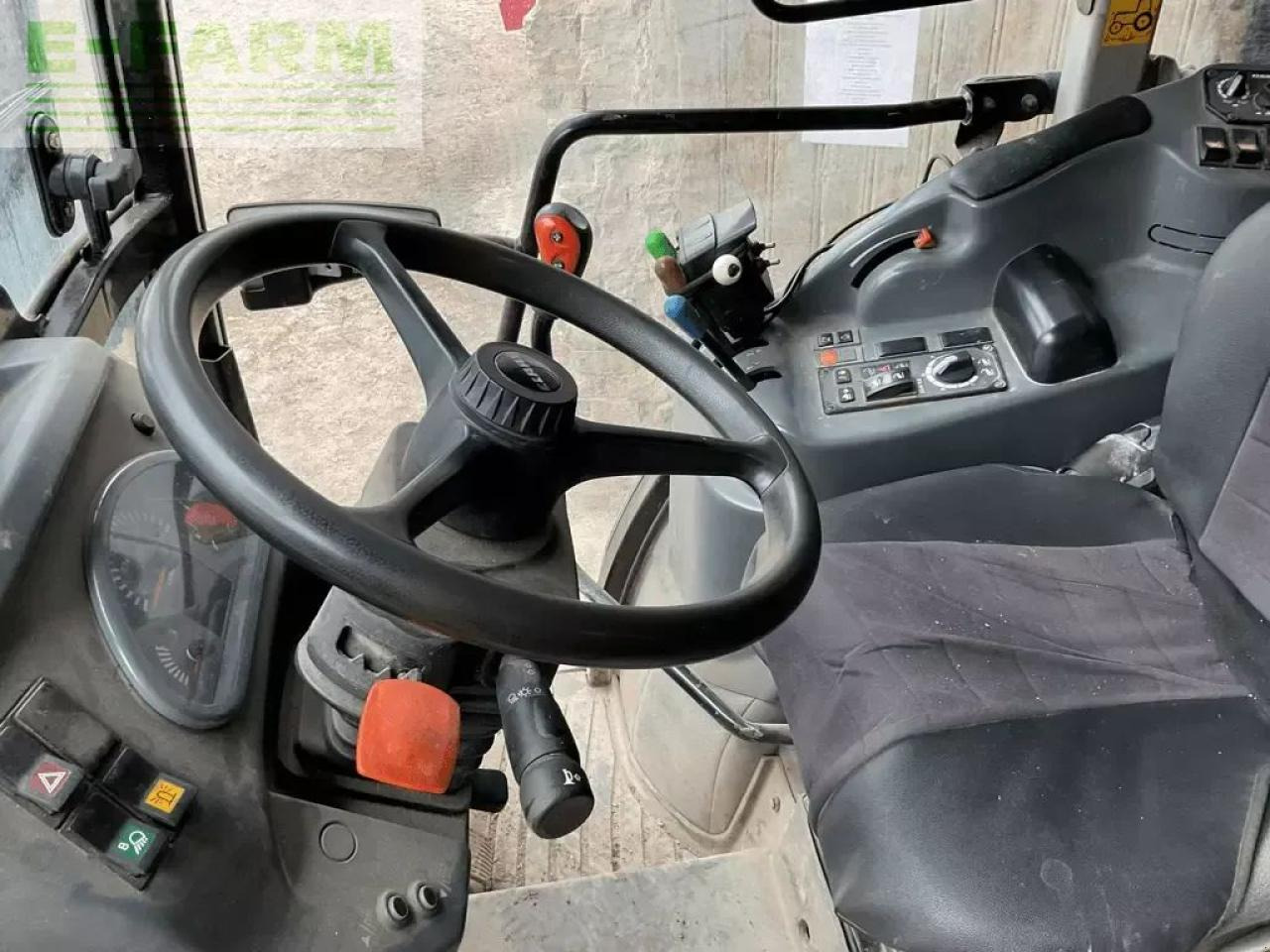 Tracteur agricole CLAAS nexos 230 vl ls 30+ VL