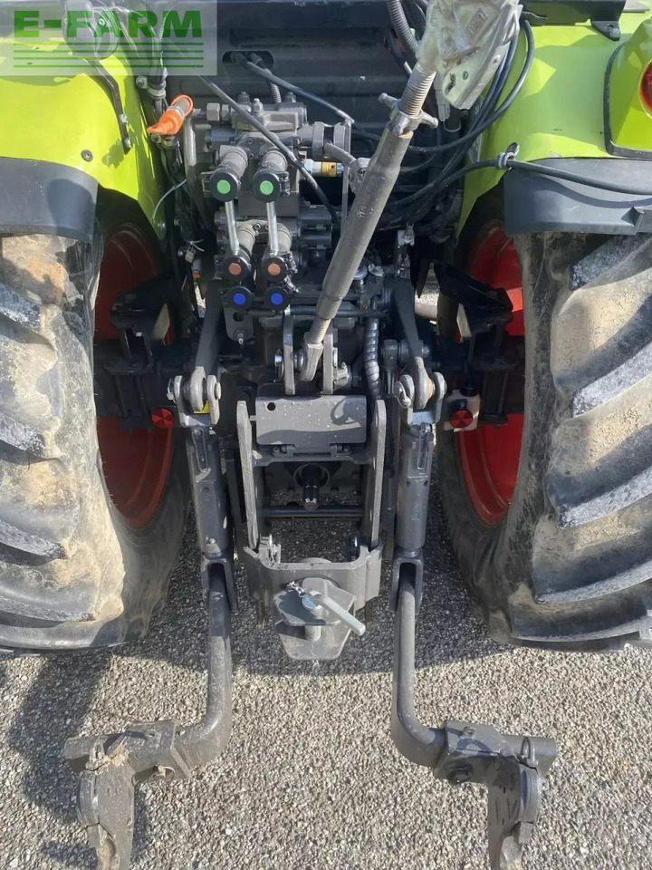 Tracteur agricole CLAAS nexos 240 f arceau 4rm F