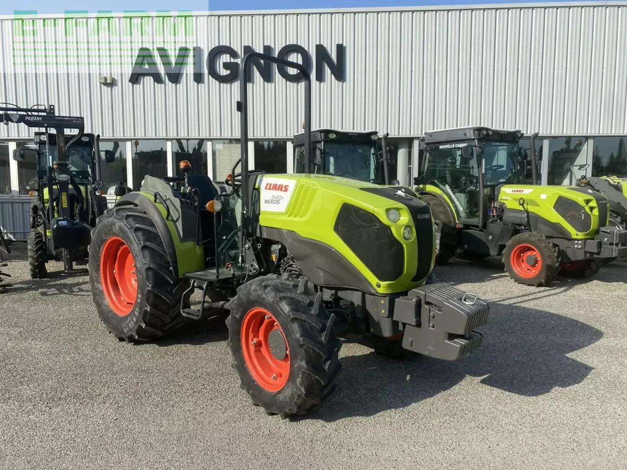 Tracteur agricole CLAAS nexos 240 f arceau 4rm F