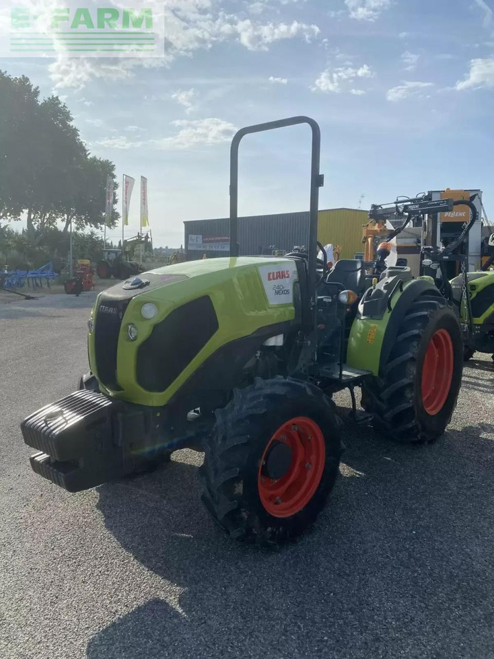 Tracteur agricole CLAAS nexos 240 f arceau 4rm F