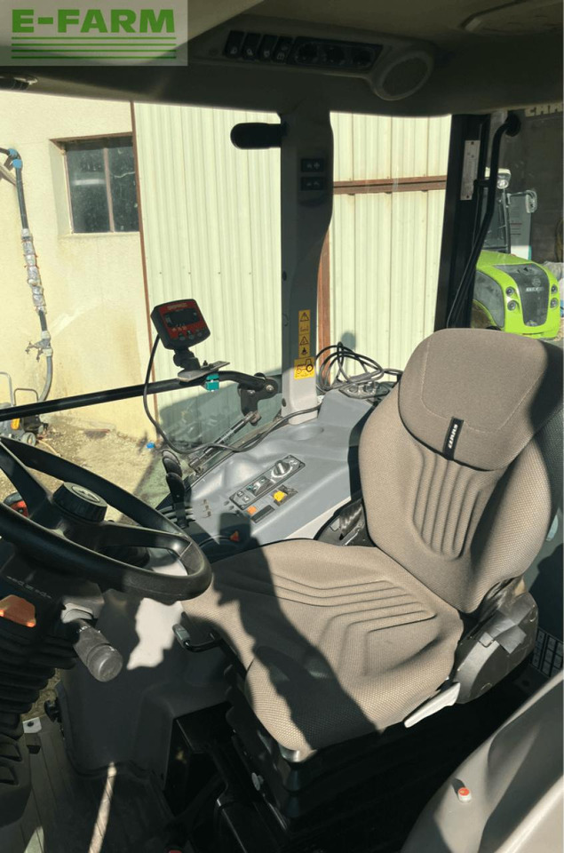 Tracteur agricole CLAAS nexos 240 l cabine
