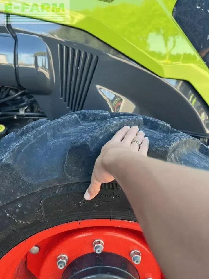 Tracteur agricole CLAAS nexos 240 l cabine tradition