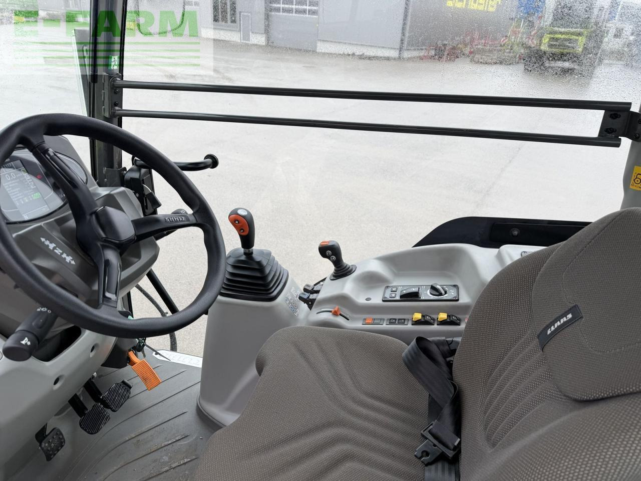 Tracteur agricole CLAAS nexos 240 l comfort