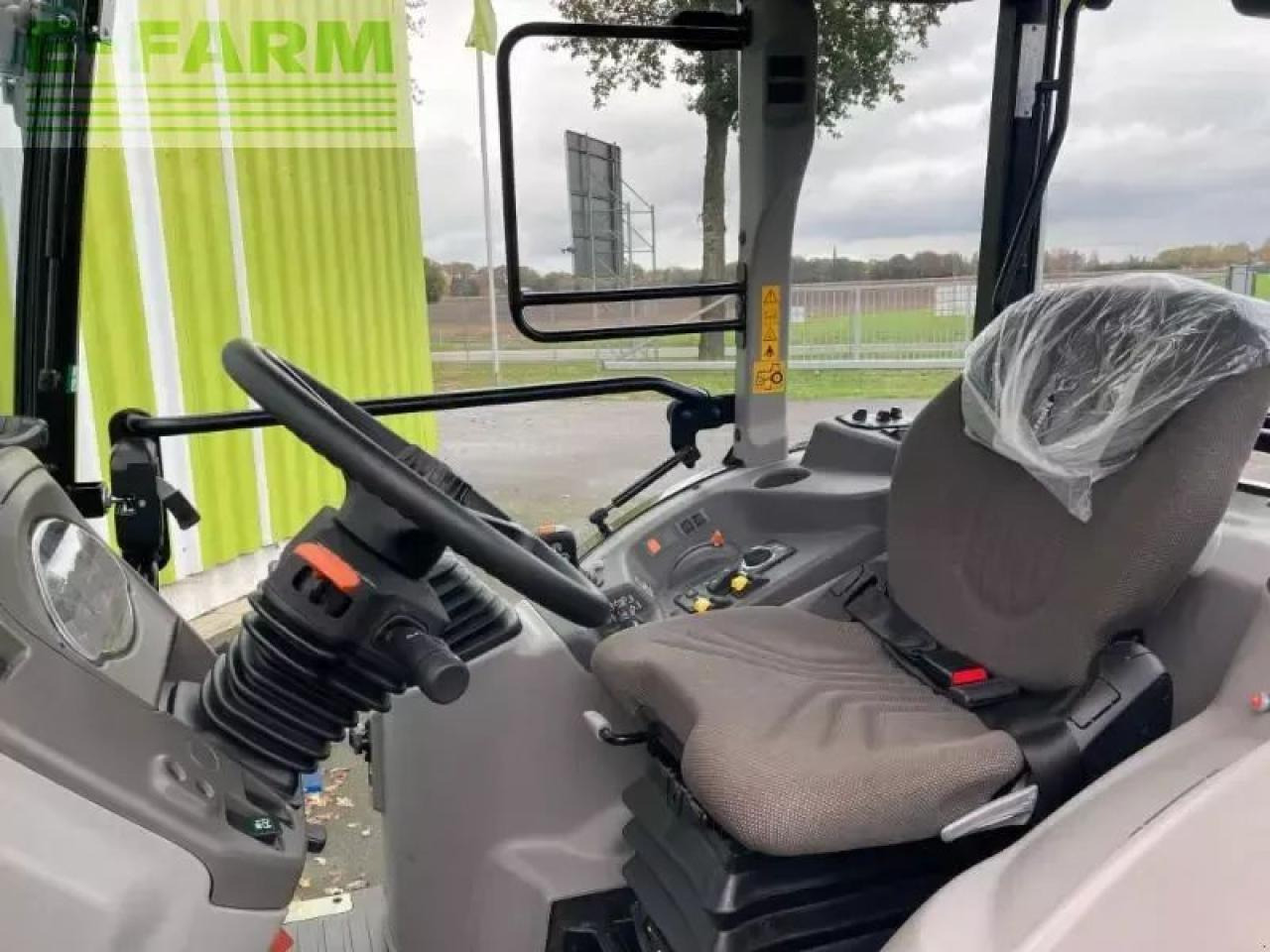 Tracteur agricole CLAAS nexos 240 m