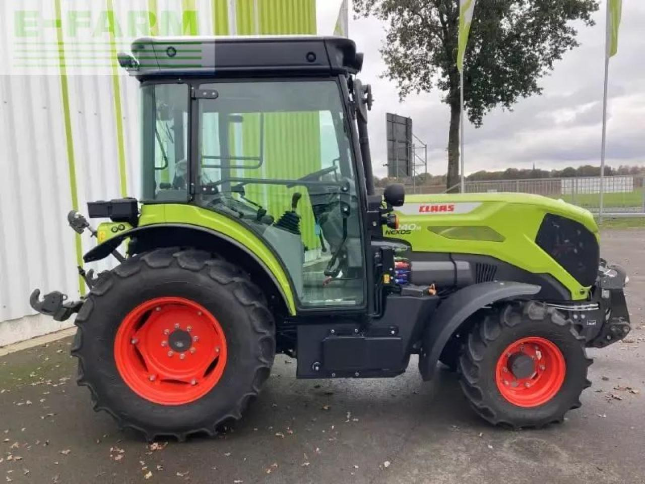 Tracteur agricole CLAAS nexos 240 m
