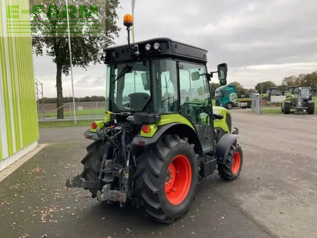 Tracteur agricole CLAAS nexos 240 m