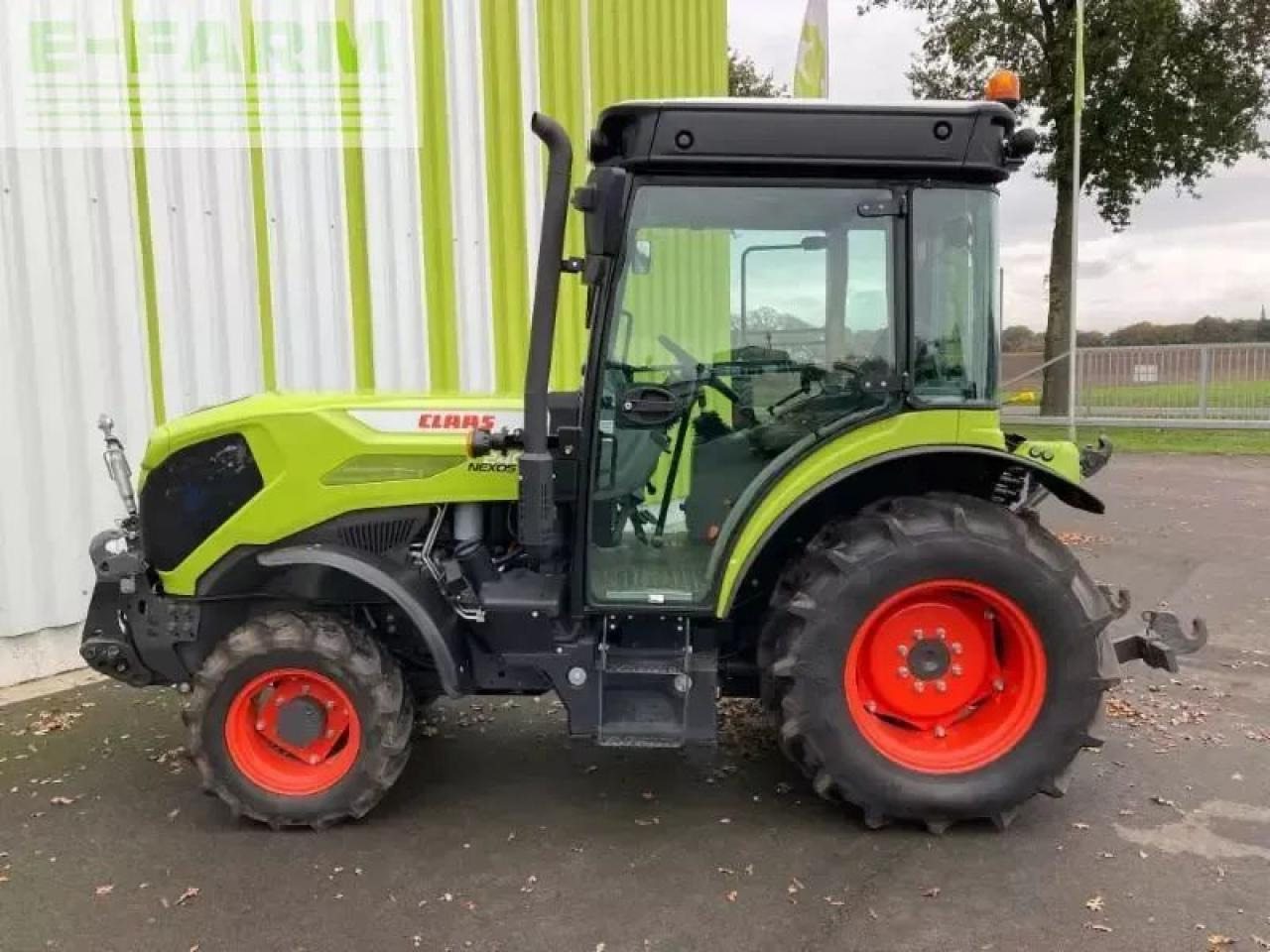 Tracteur agricole CLAAS nexos 240 m