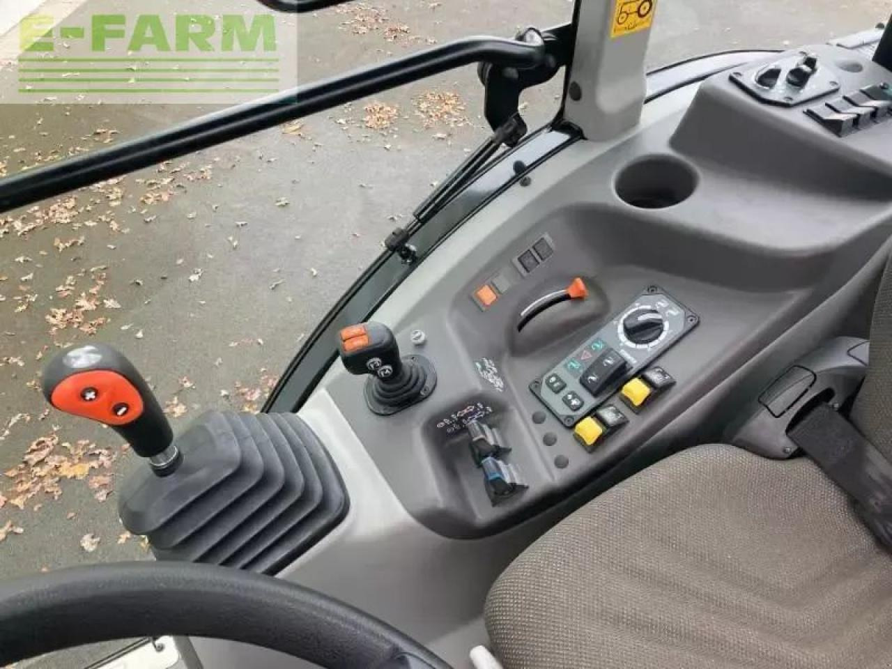 Tracteur agricole CLAAS nexos 240 m