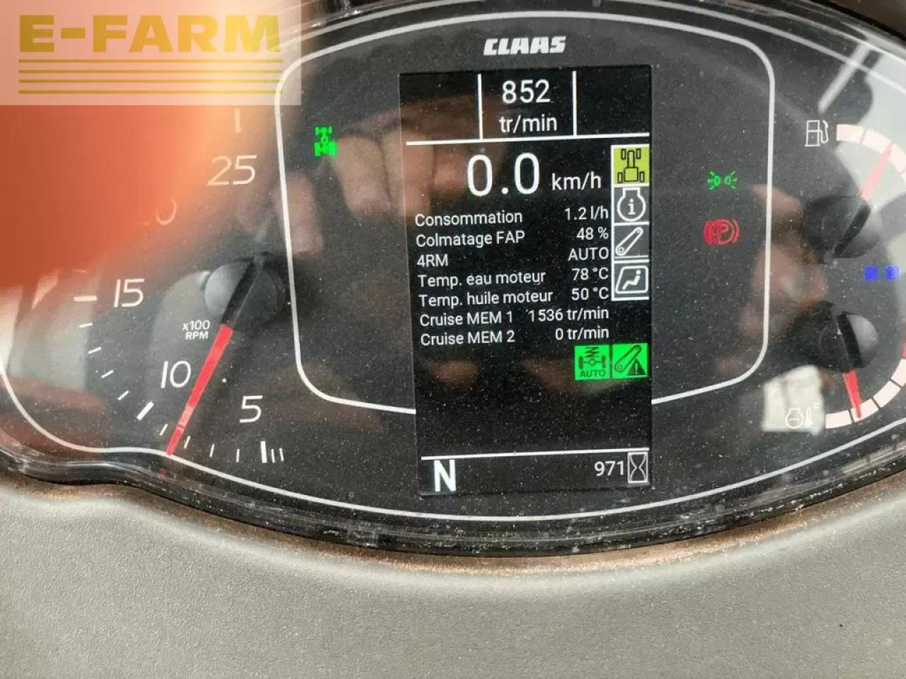 Tracteur agricole CLAAS nexos 240 m tradition