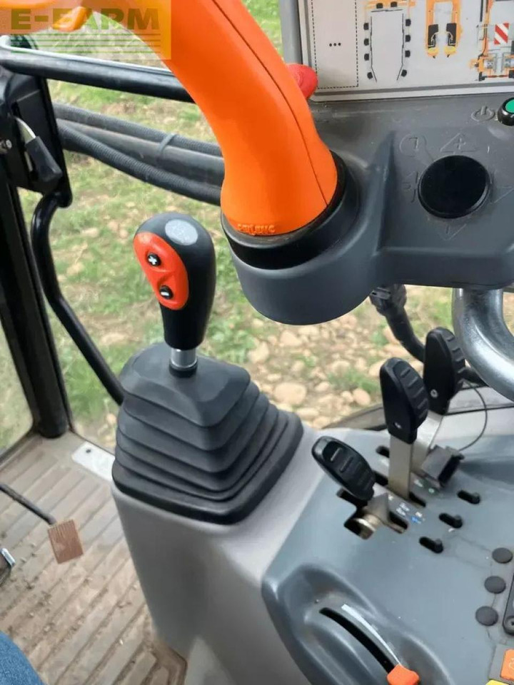 Tracteur agricole CLAAS nexos 240 m tradition