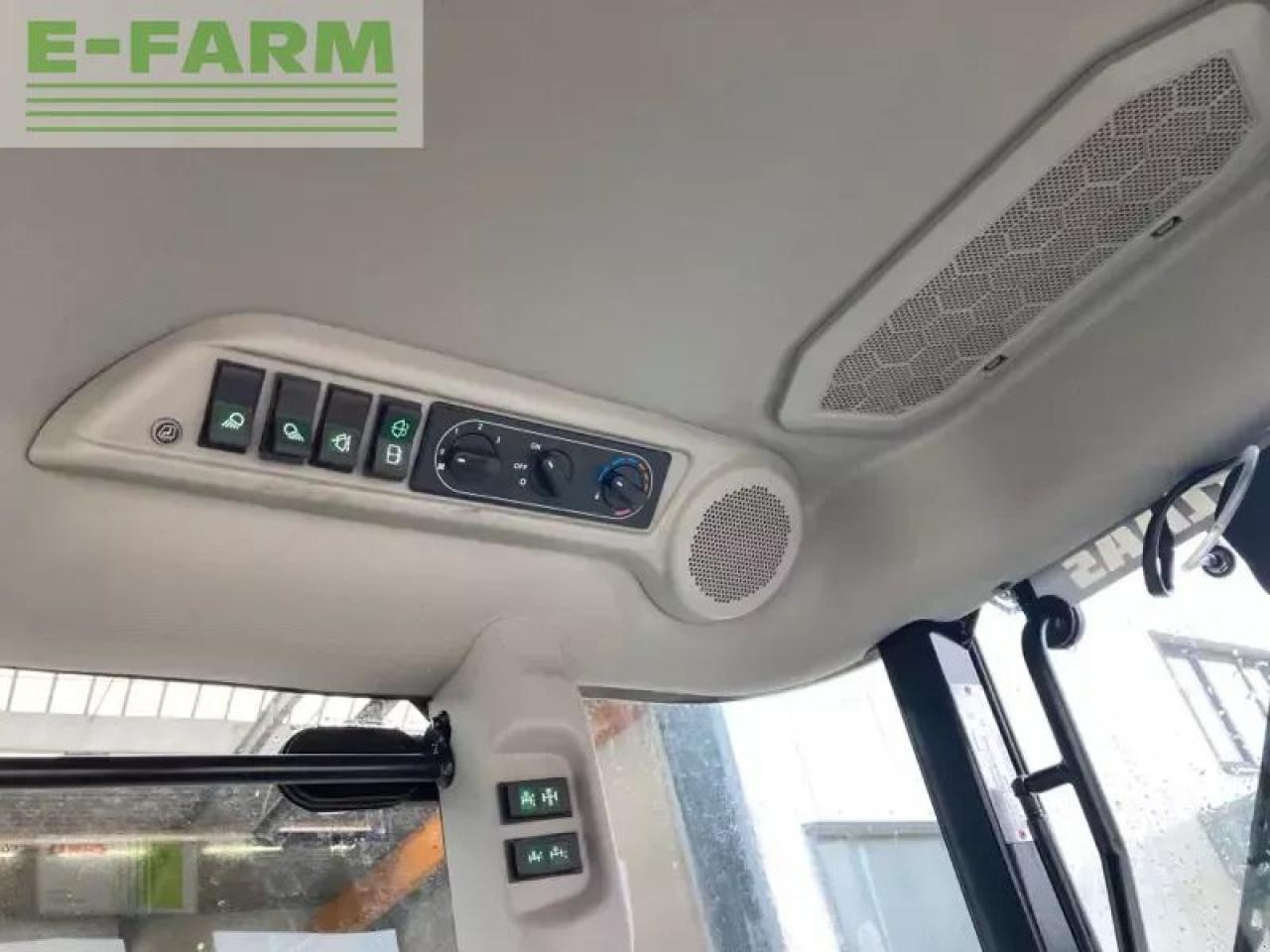 Tracteur agricole CLAAS nexos 240 s advanced