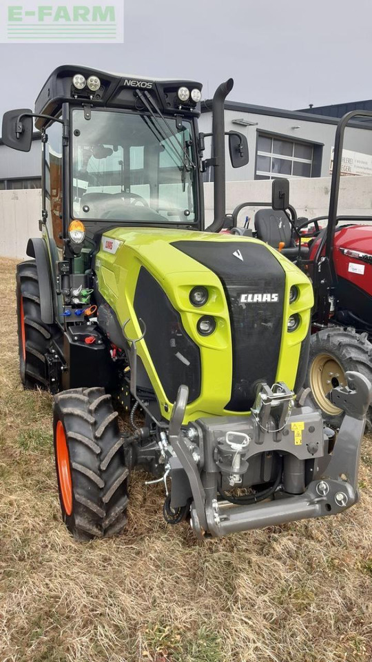 Tracteur agricole CLAAS nexos 240s