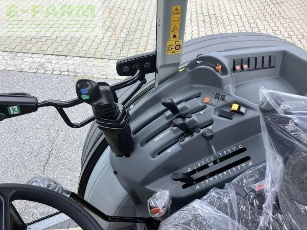 Tracteur agricole CLAAS traktor elios 210 kabine advan