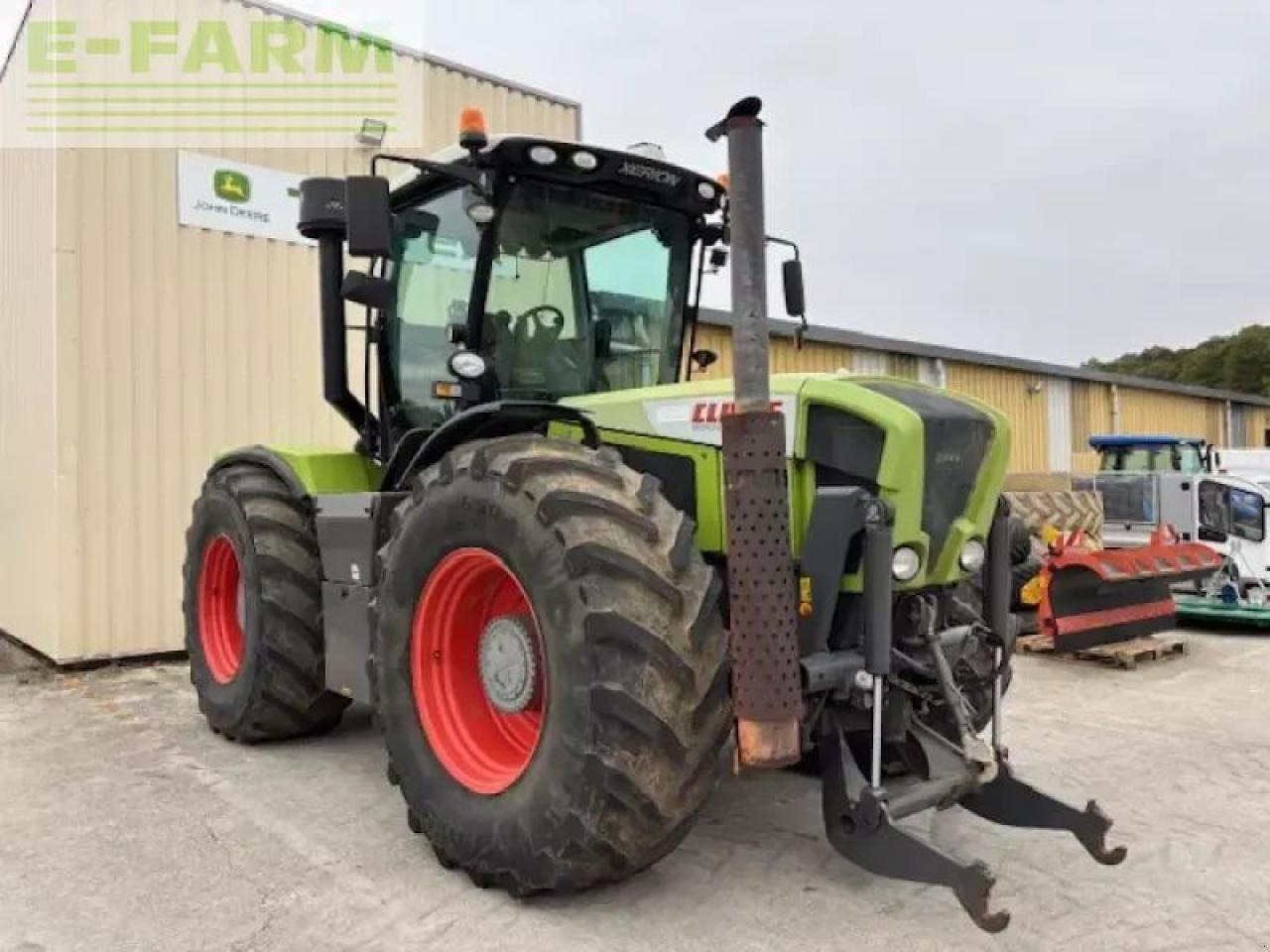 Tracteur agricole CLAAS xerion 3300