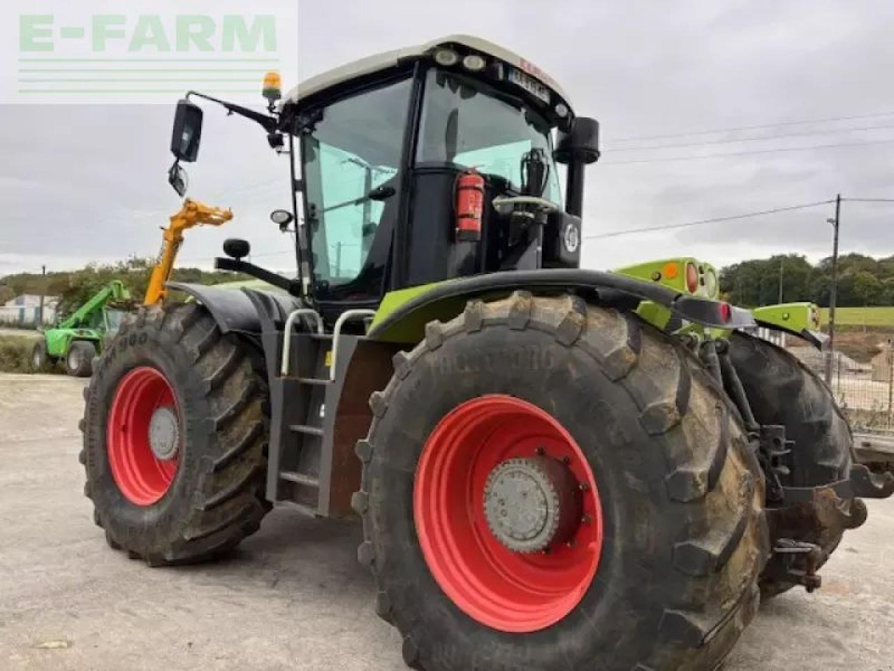 Tracteur agricole CLAAS xerion 3300